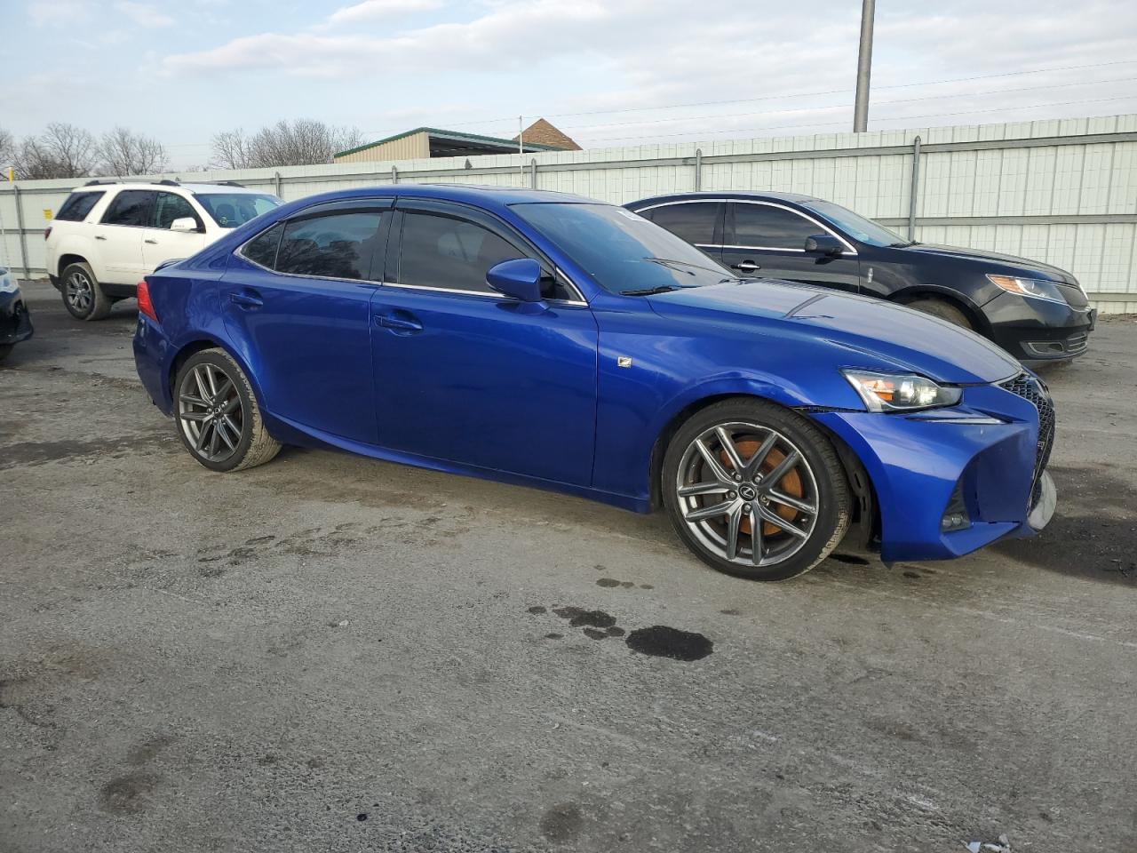 2017 Lexus IS - Image 4