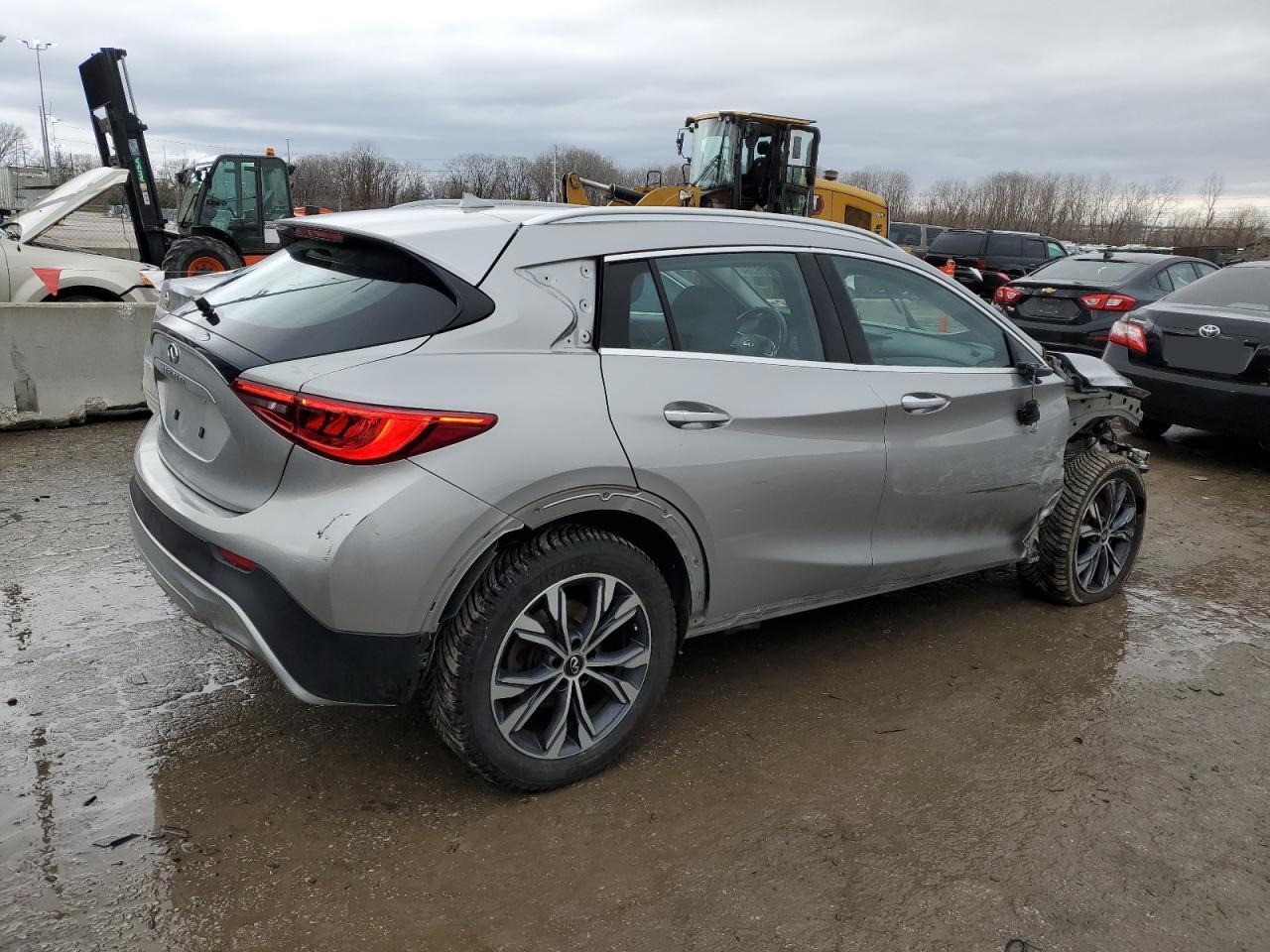 2017 Infiniti QX30 - Image 3