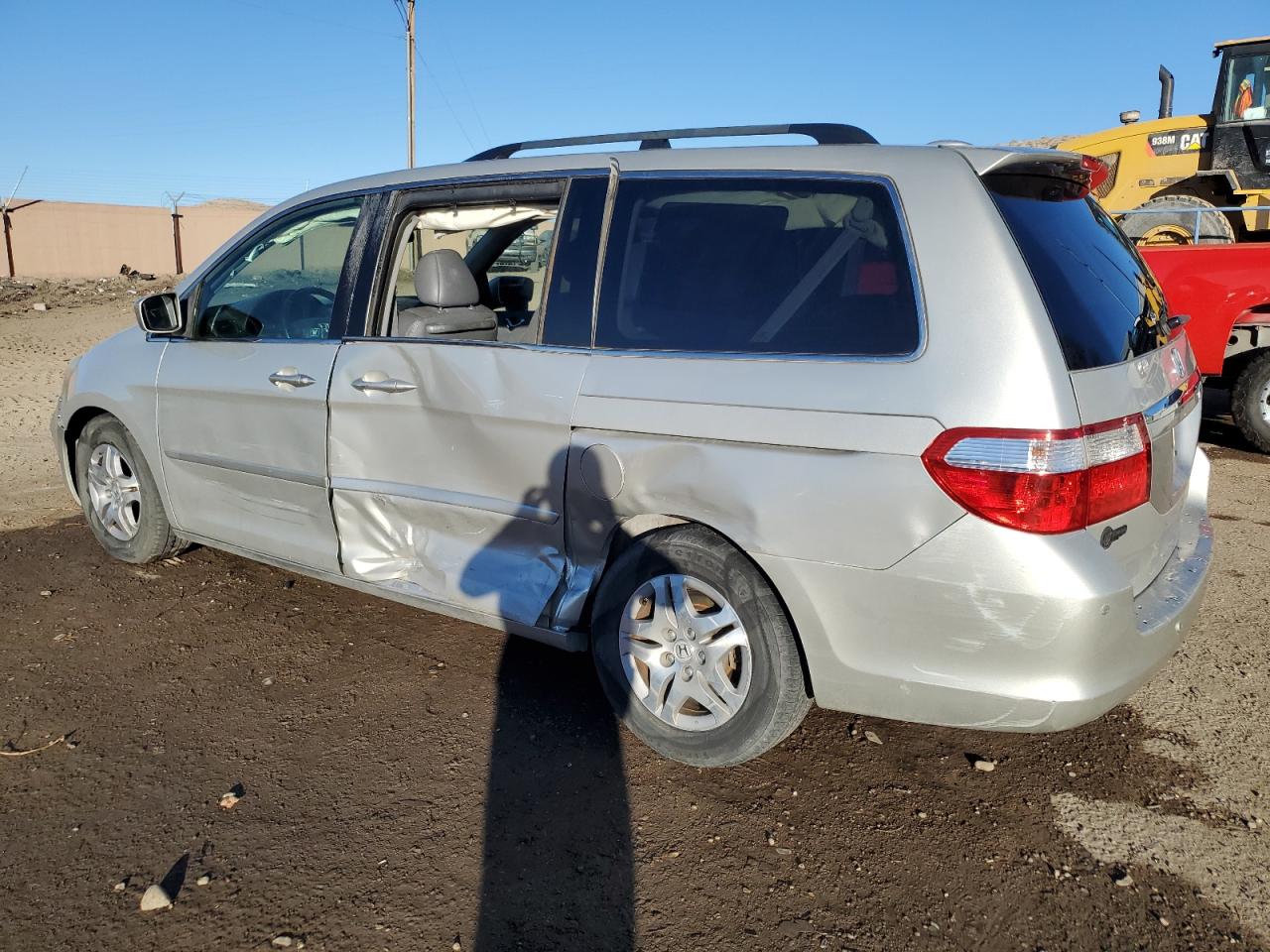 2005 Honda Odyssey - Image 2