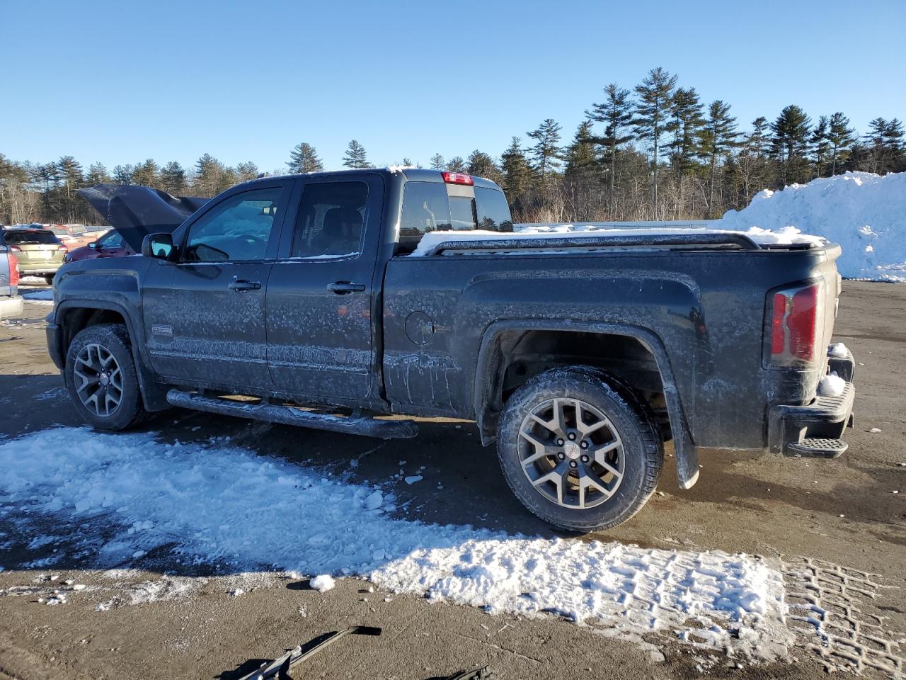 2017 GMC Sierra - Image 2