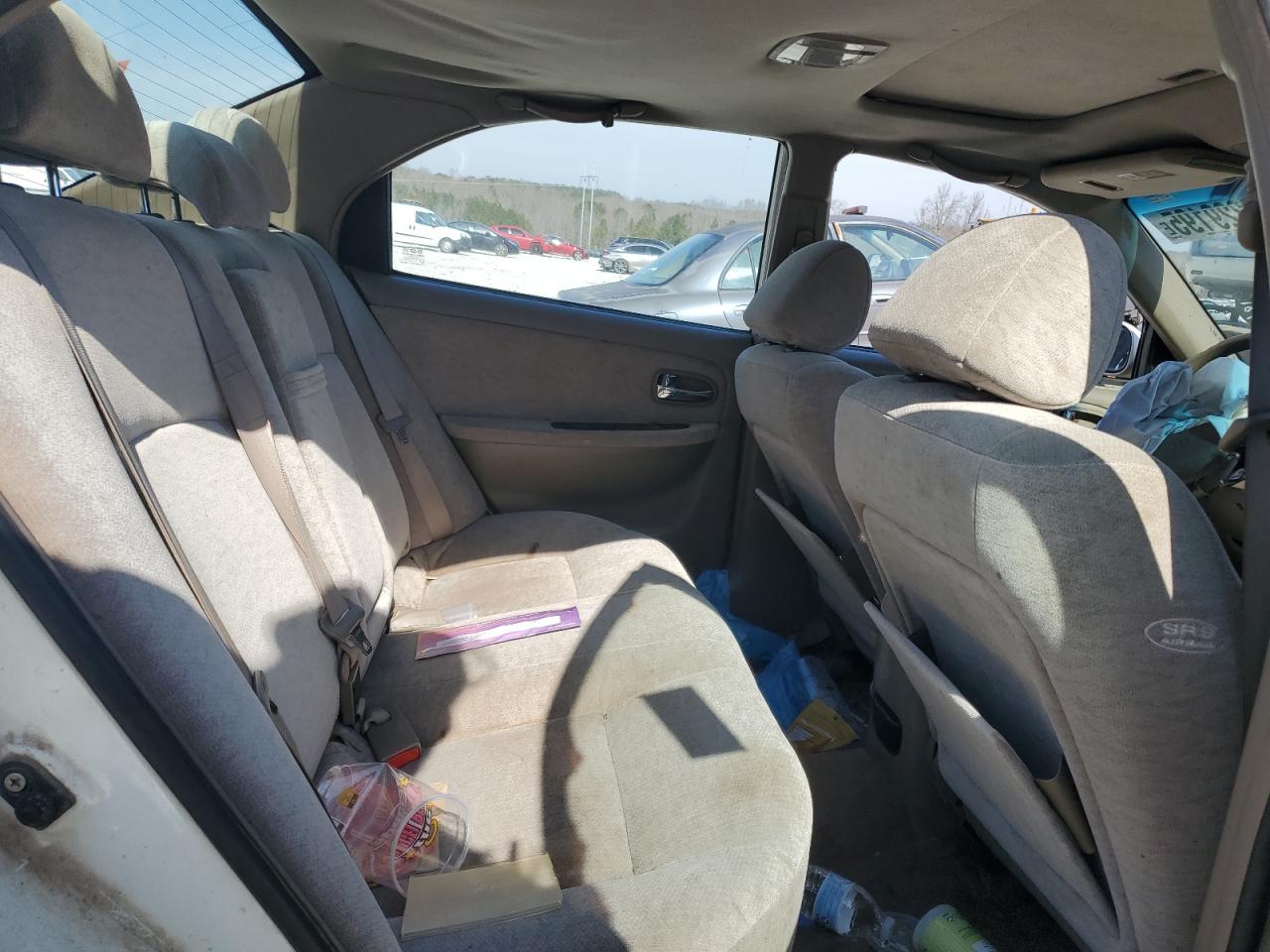 2004 Kia Optima - Image 10