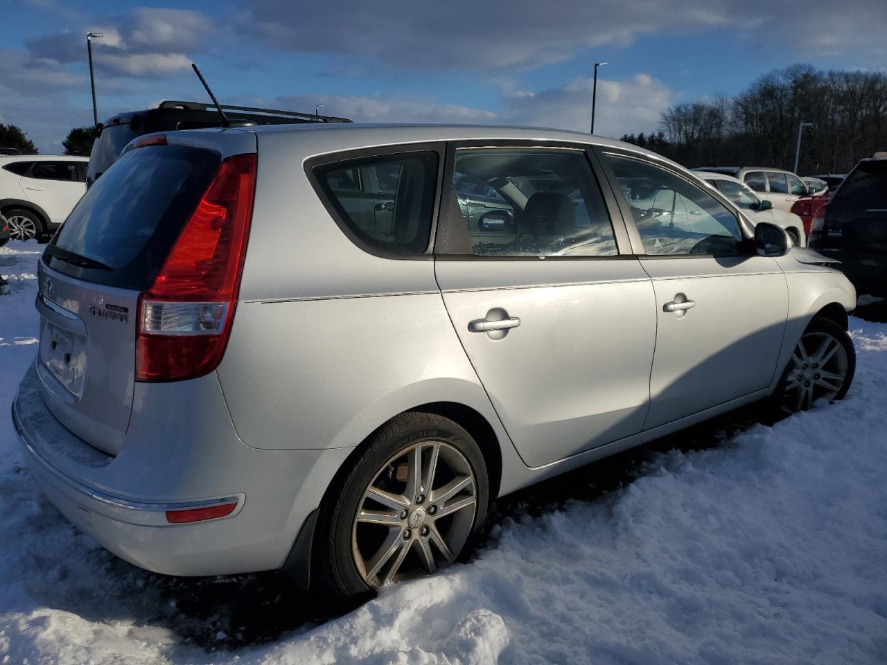 2009 Hyundai Elantra - Image 3