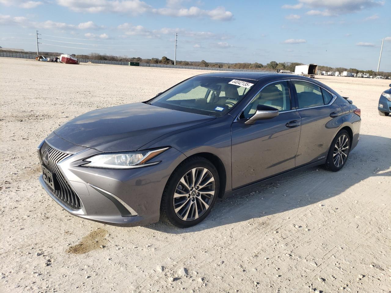 2019 Lexus ES - Image 1
