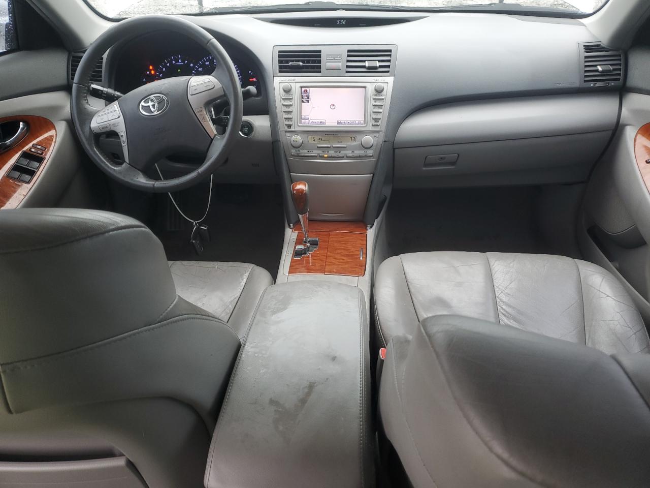 2010 Toyota Camry - Image 8