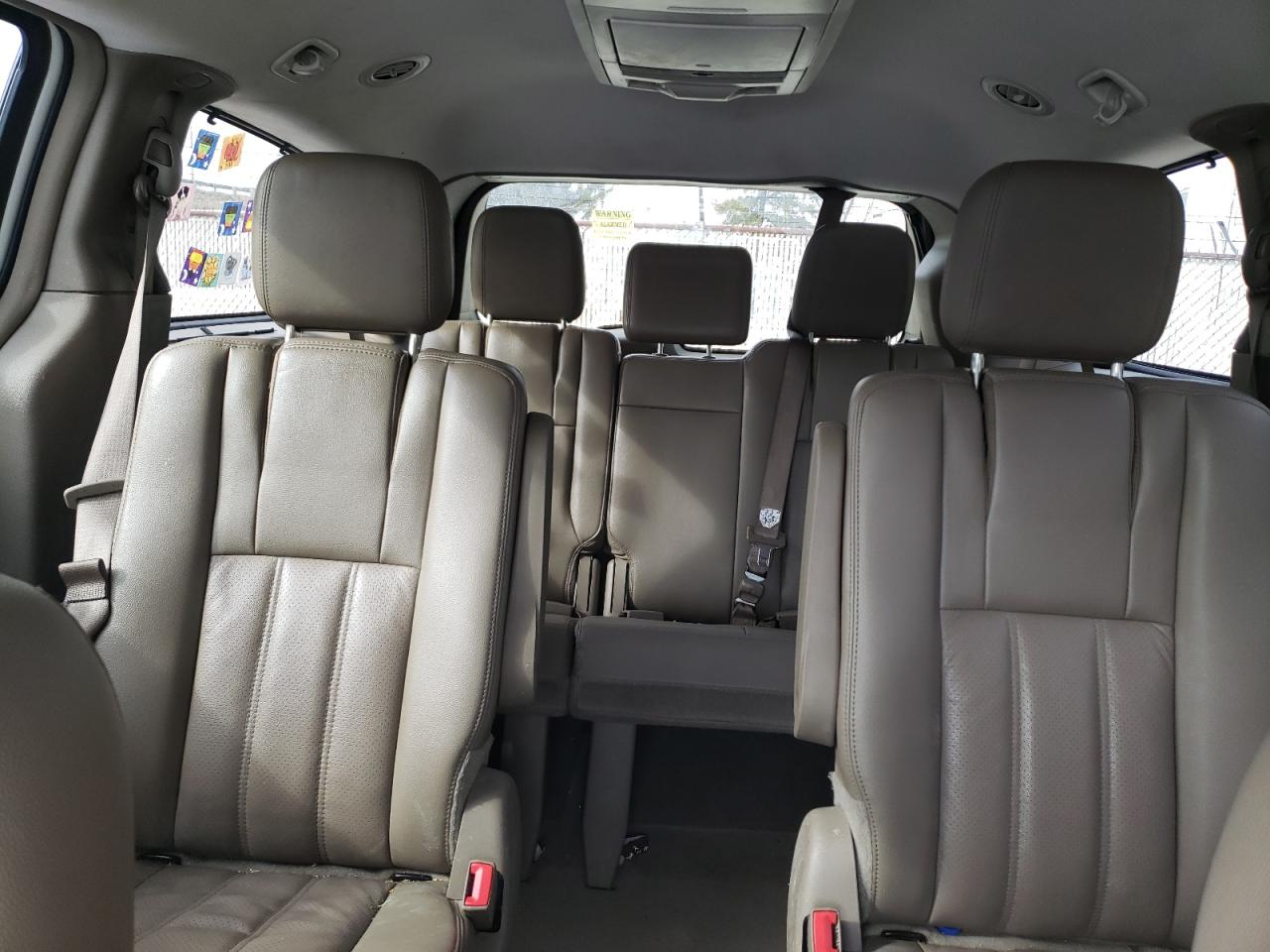 2012 Chrysler Town & Country - Image 10