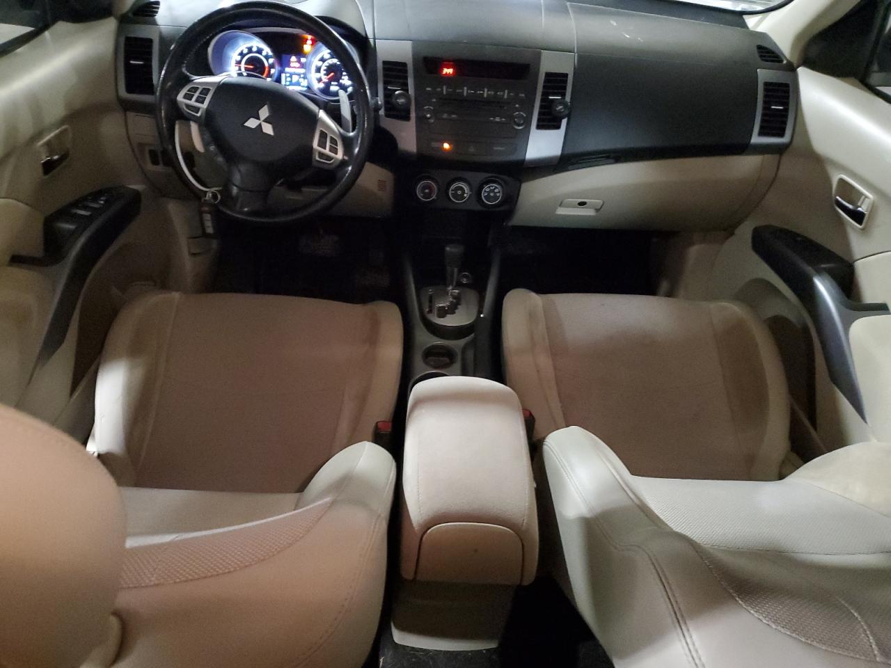 2010 Mitsubishi Outlander - Image 8