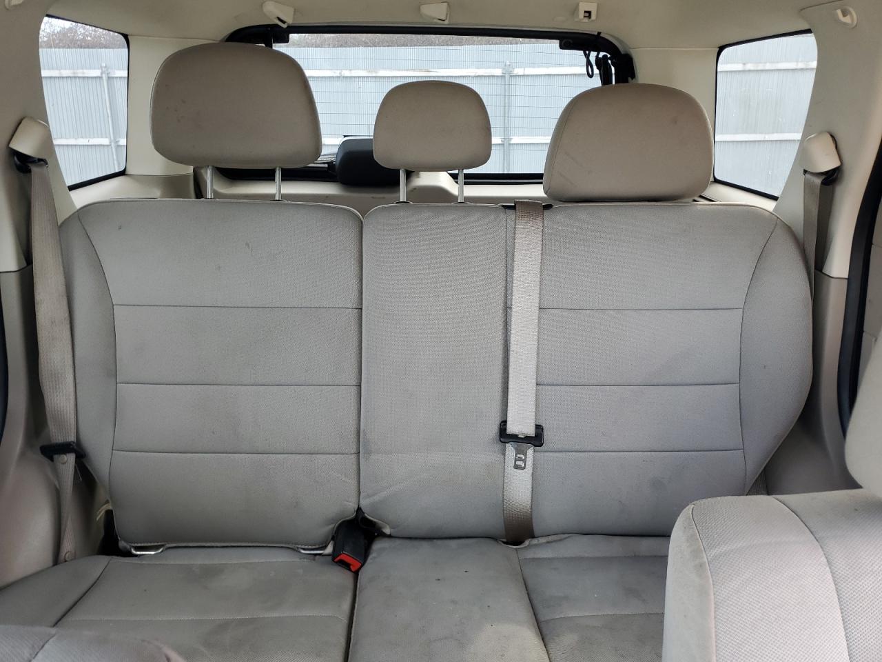 2010 Ford Escape - Image 10