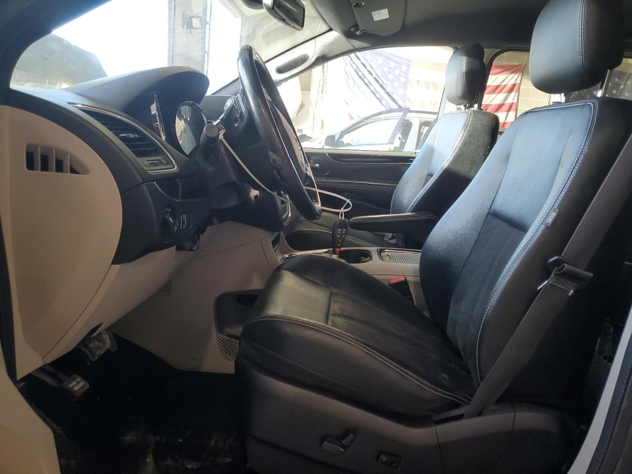 2020 Dodge Caravan - Image 7