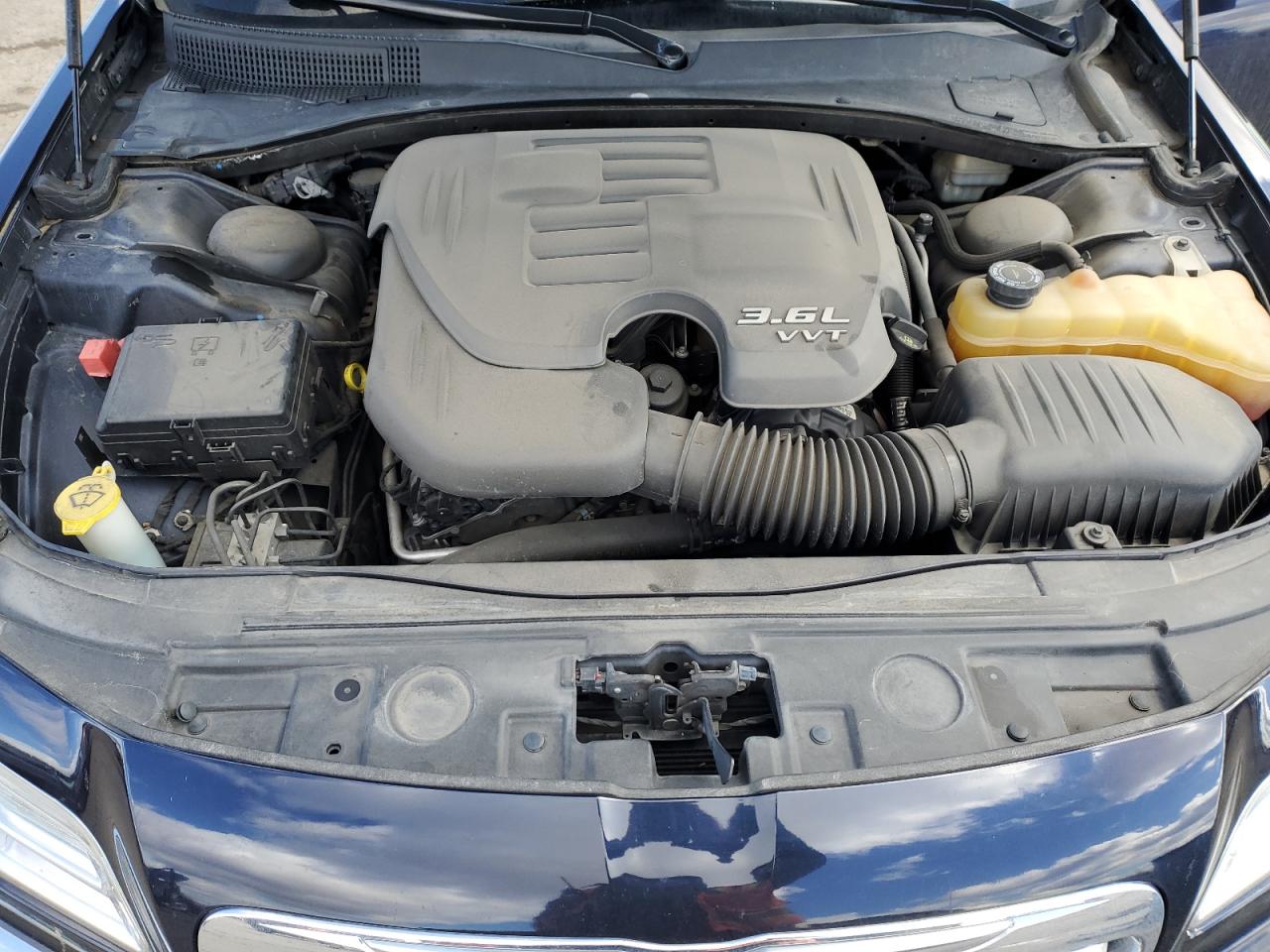 2012 Chrysler 300 - Image 12