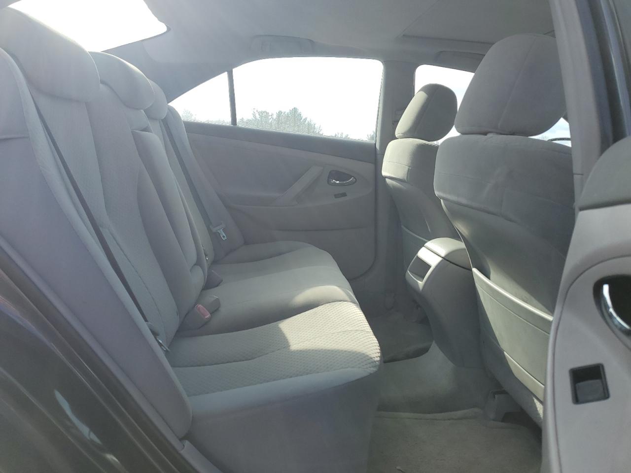 2009 Toyota Camry - Image 10