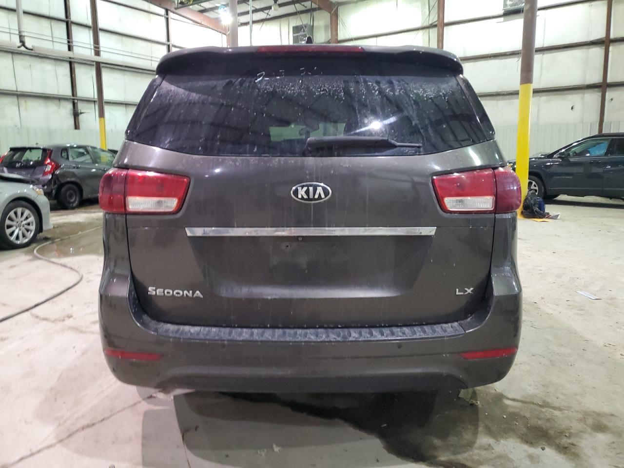 2015 Kia Sedona - Image 6