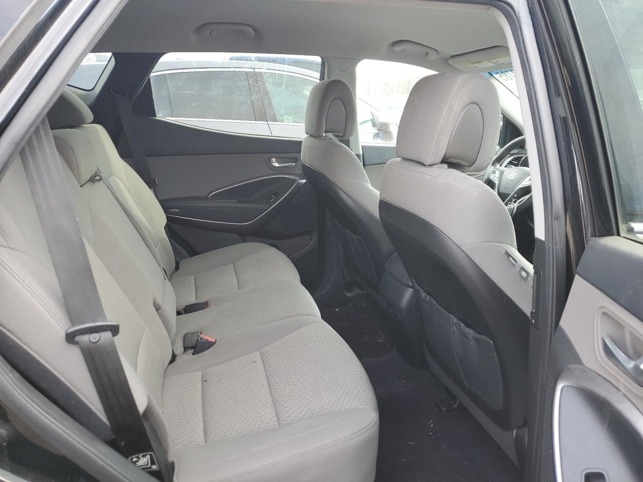 2018 Hyundai Santa Fe - Image 10