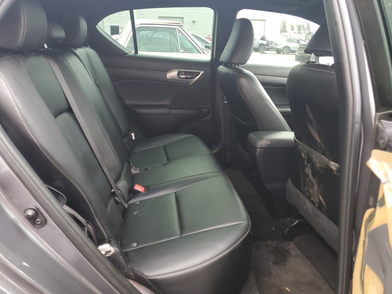 2015 Lexus CT - Image 10