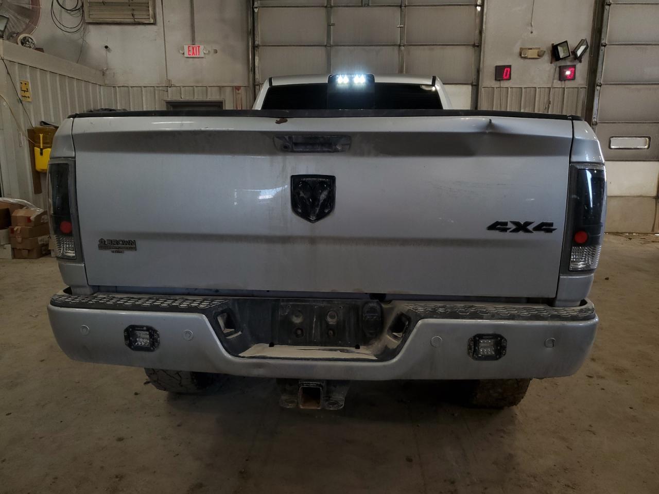 2018 RAM 3500 - Image 6