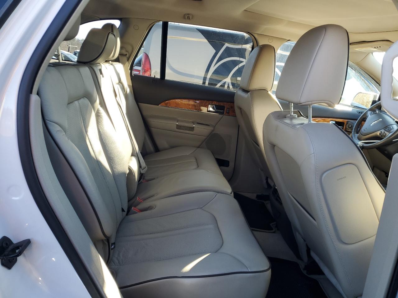 2012 Lincoln MKX - Image 11