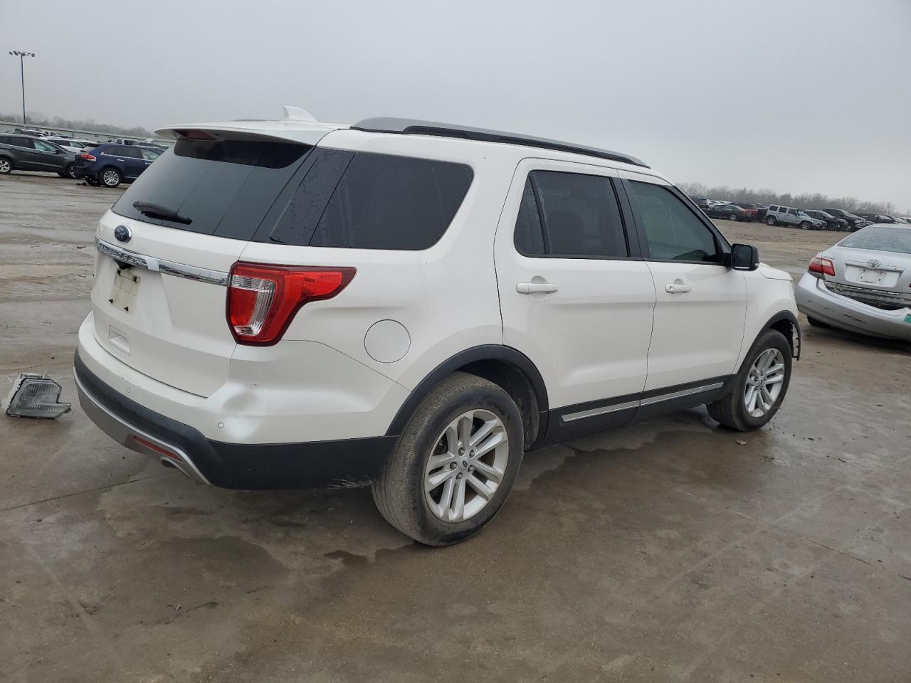 2017 Ford Explorer - Image 3