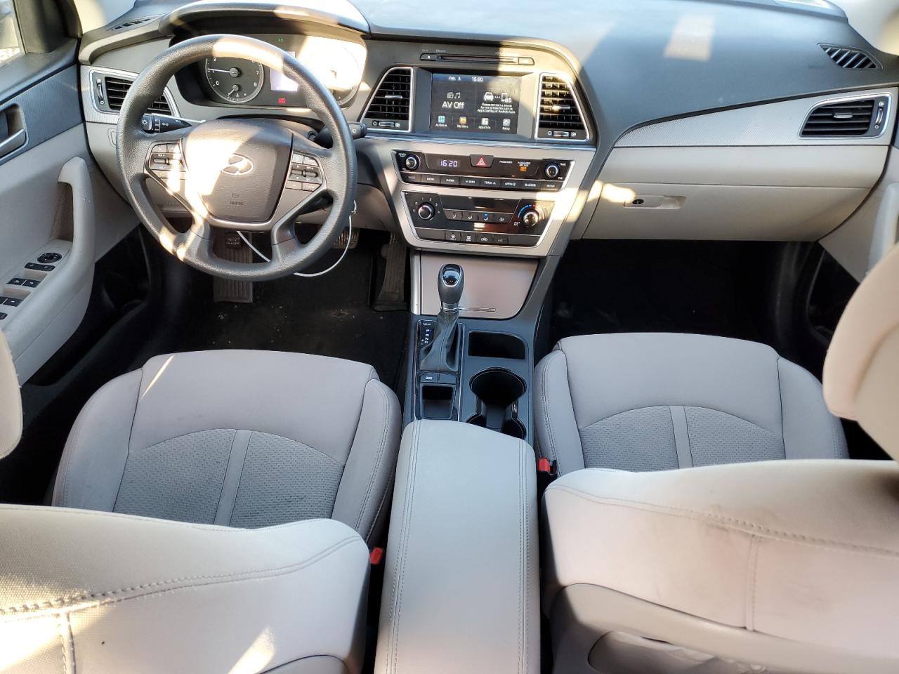 2017 Hyundai Sonata - Image 8