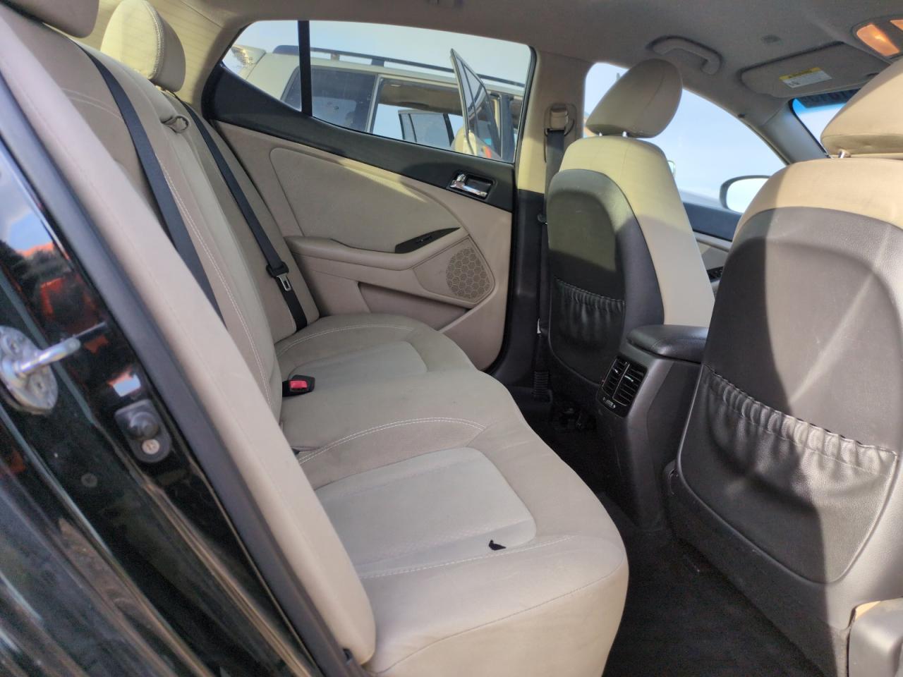 2011 Kia Optima - Image 10