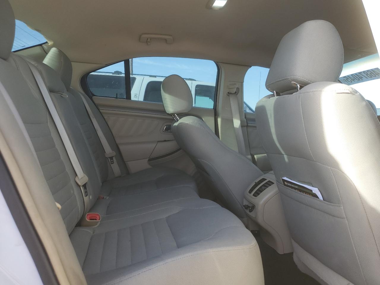 2013 Ford Taurus - Image 10