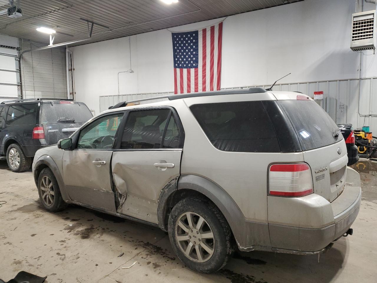 2008 Ford Taurus - Image 2