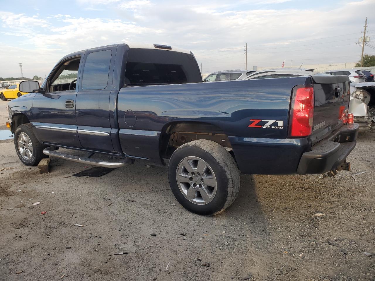2005 GMC Sierra - Image 2