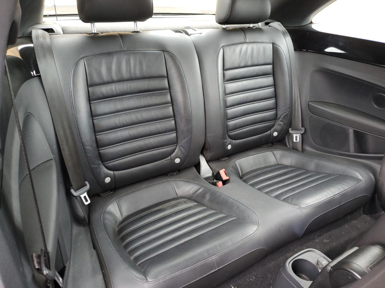 2012 Volkswagen Beetle - Image 11