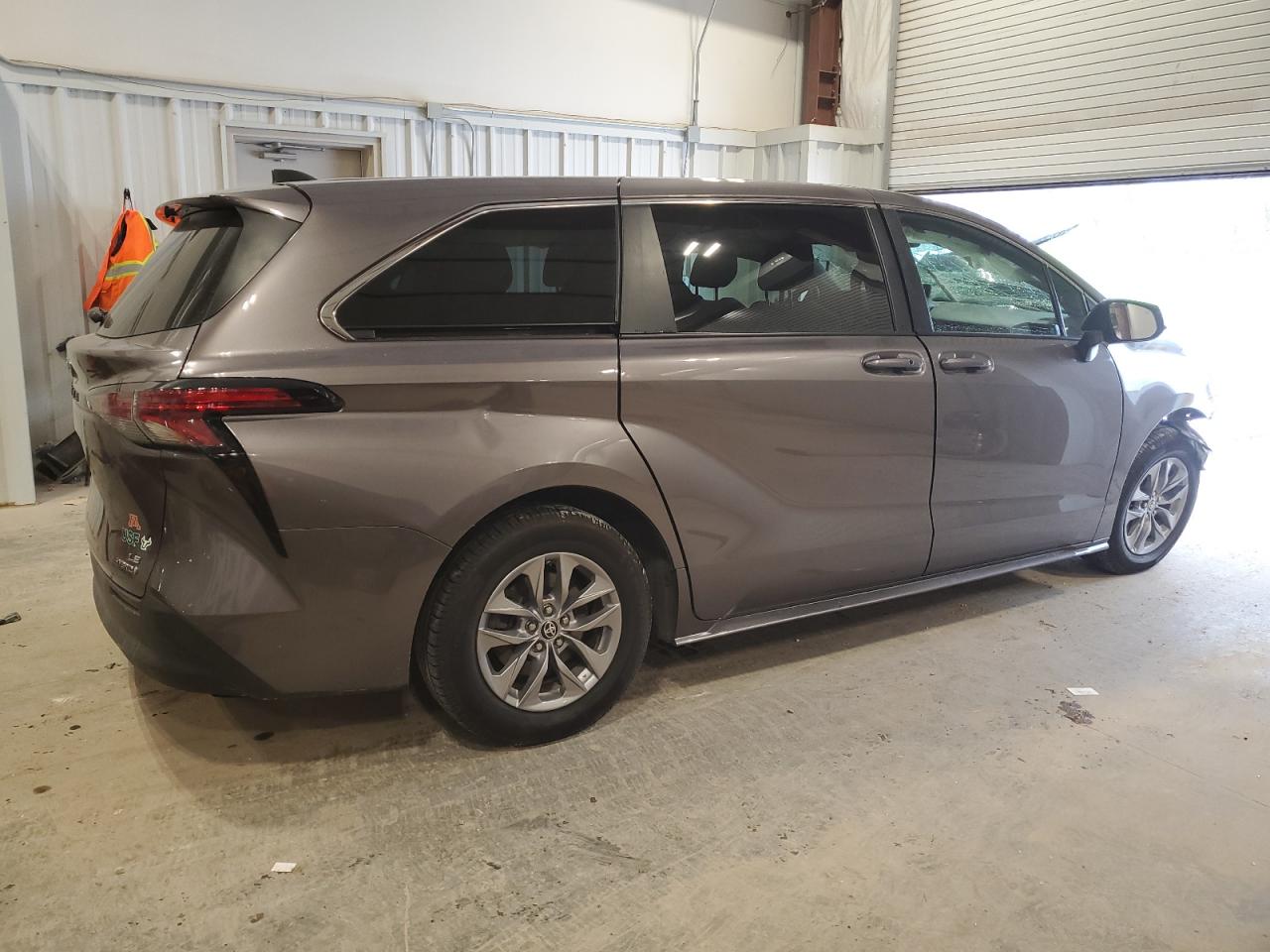 2022 Toyota Sienna - Image 3