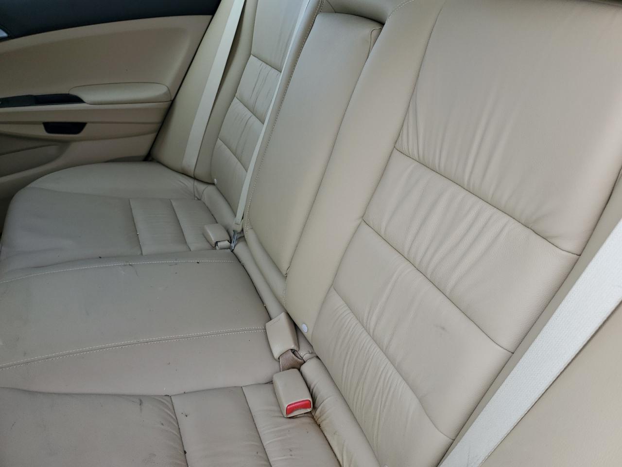 2012 Honda Accord - Image 10