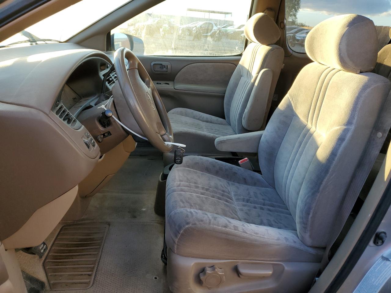 2001 Toyota Sienna - Image 7