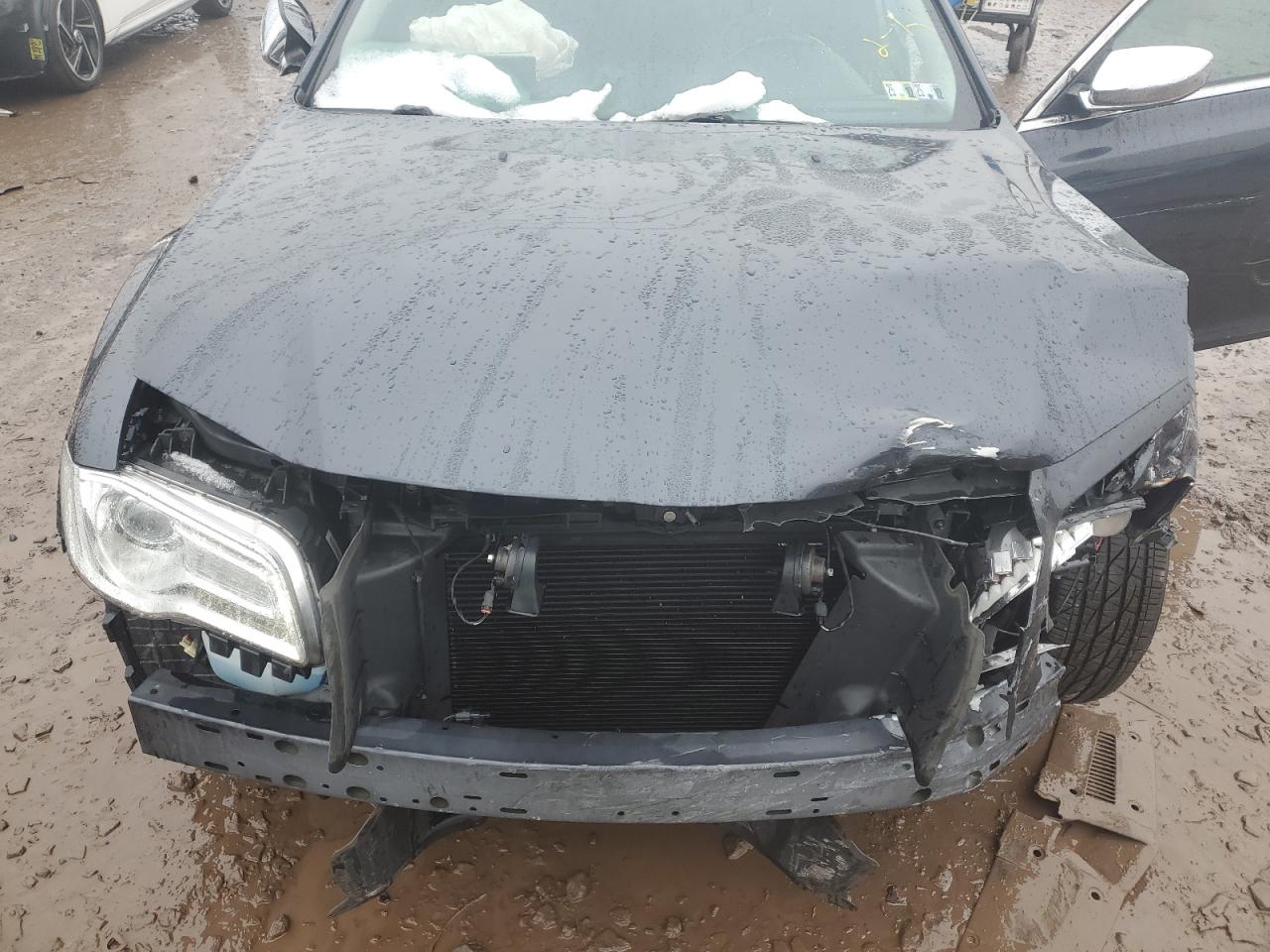 2016 Chrysler 300 - Image 12