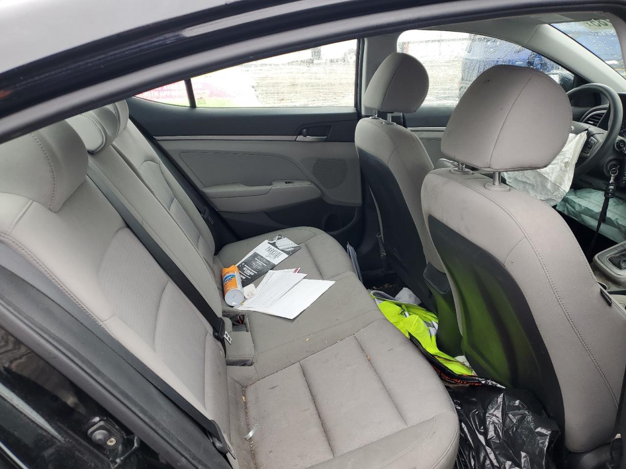 2017 Hyundai Elantra - Image 10