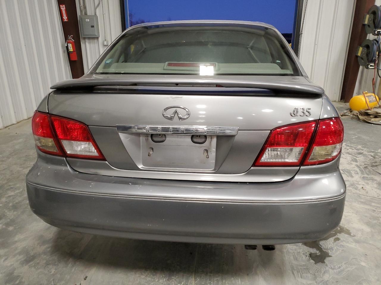 2004 Infiniti I - Image 6