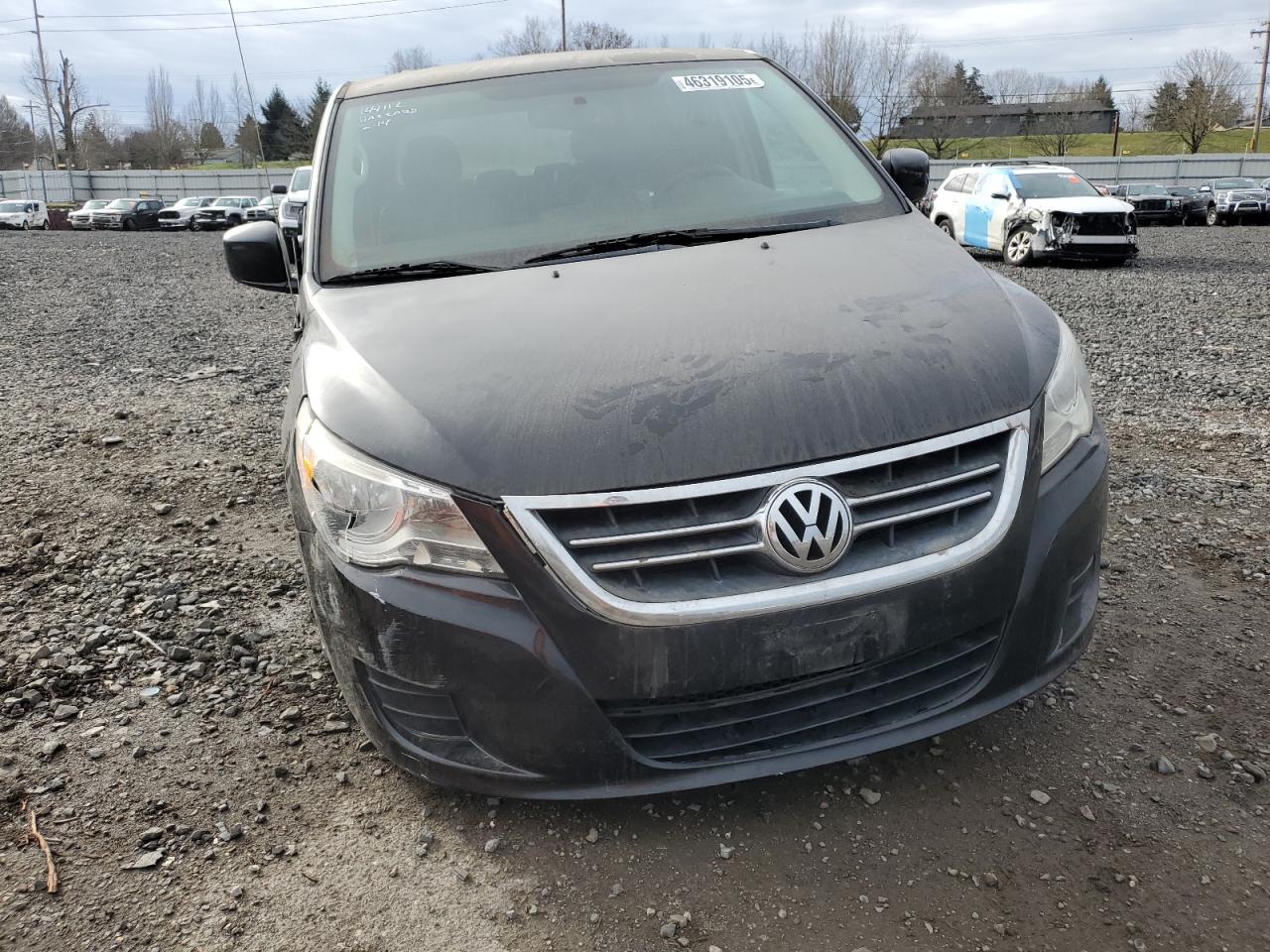 2010 Volkswagen Routan - Image 5