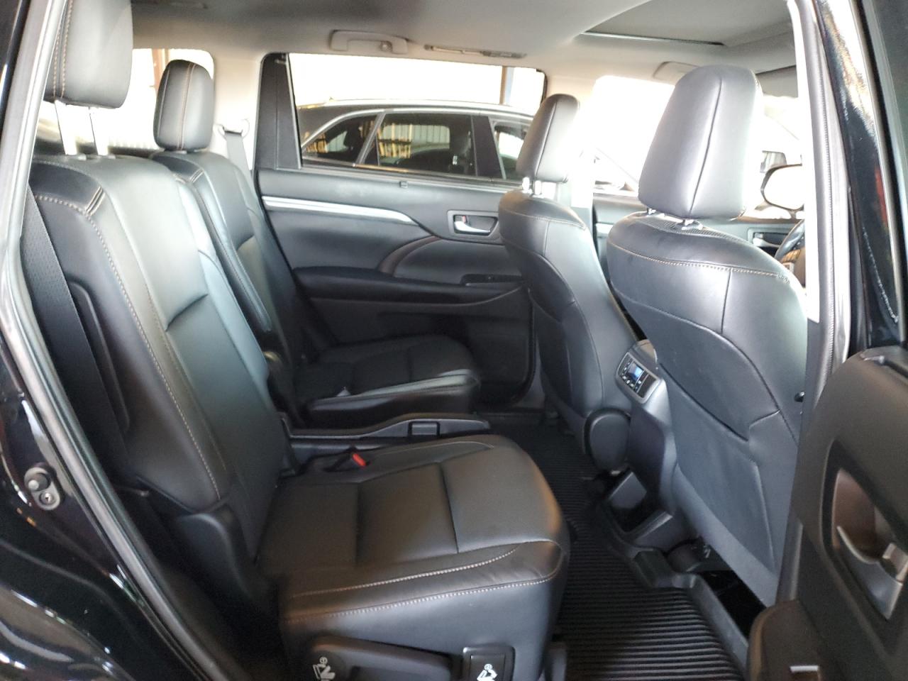 2019 Toyota Highlander - Image 11