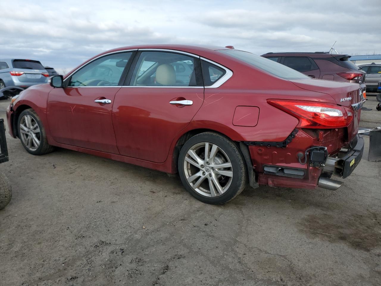 2016 Nissan Altima - Image 2