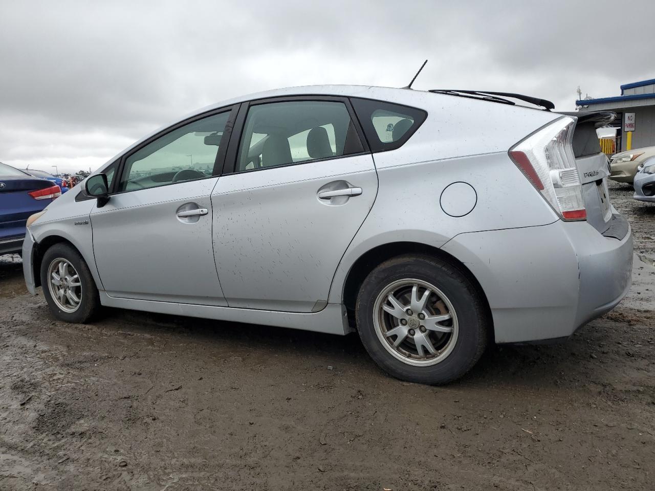2011 Toyota Prius - Image 2
