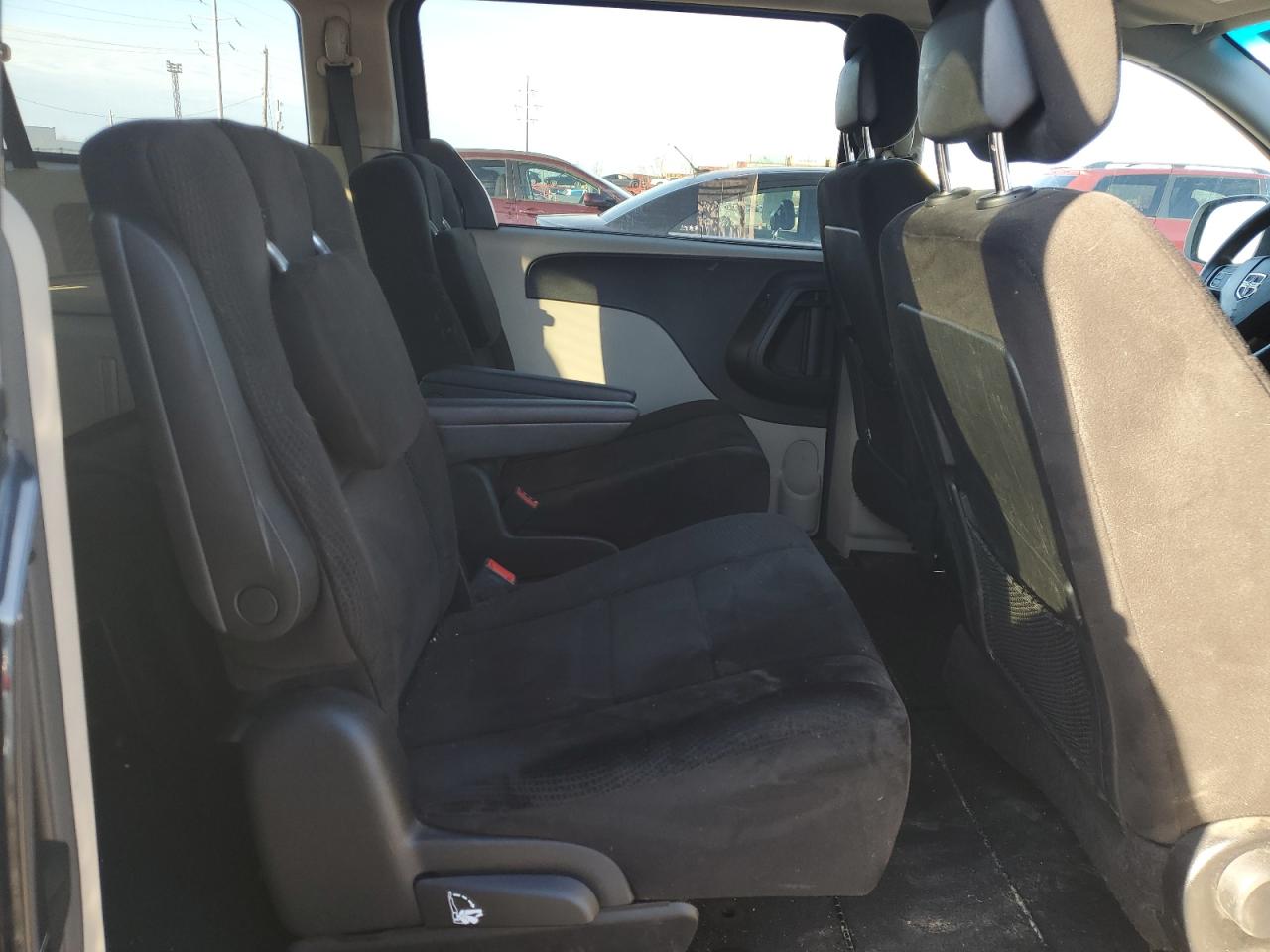 2013 Dodge Caravan - Image 11