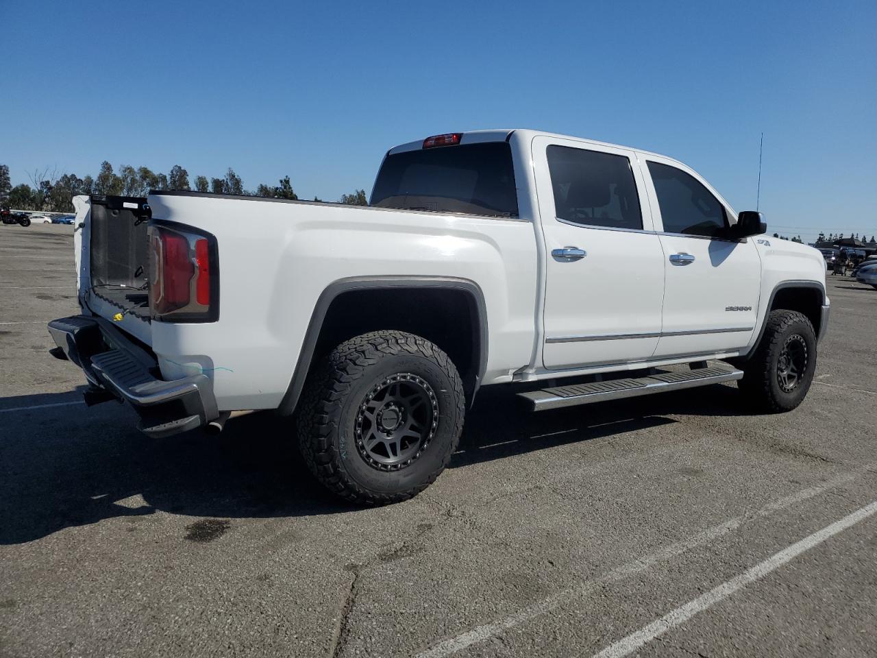 2018 GMC Sierra - Image 3