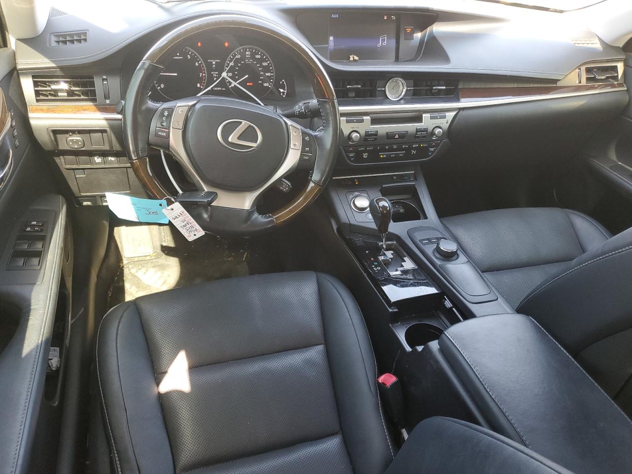 2015 Lexus ES - Image 8