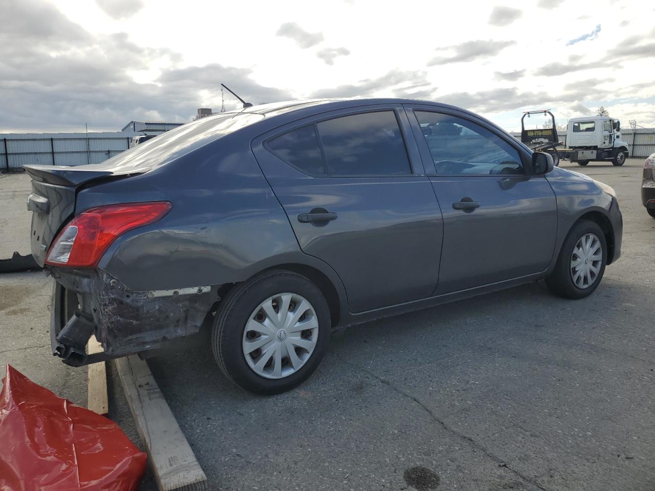 2015 Nissan Versa - Image 3
