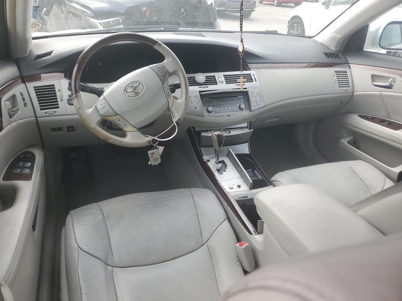 2008 Toyota Avalon - Image 8