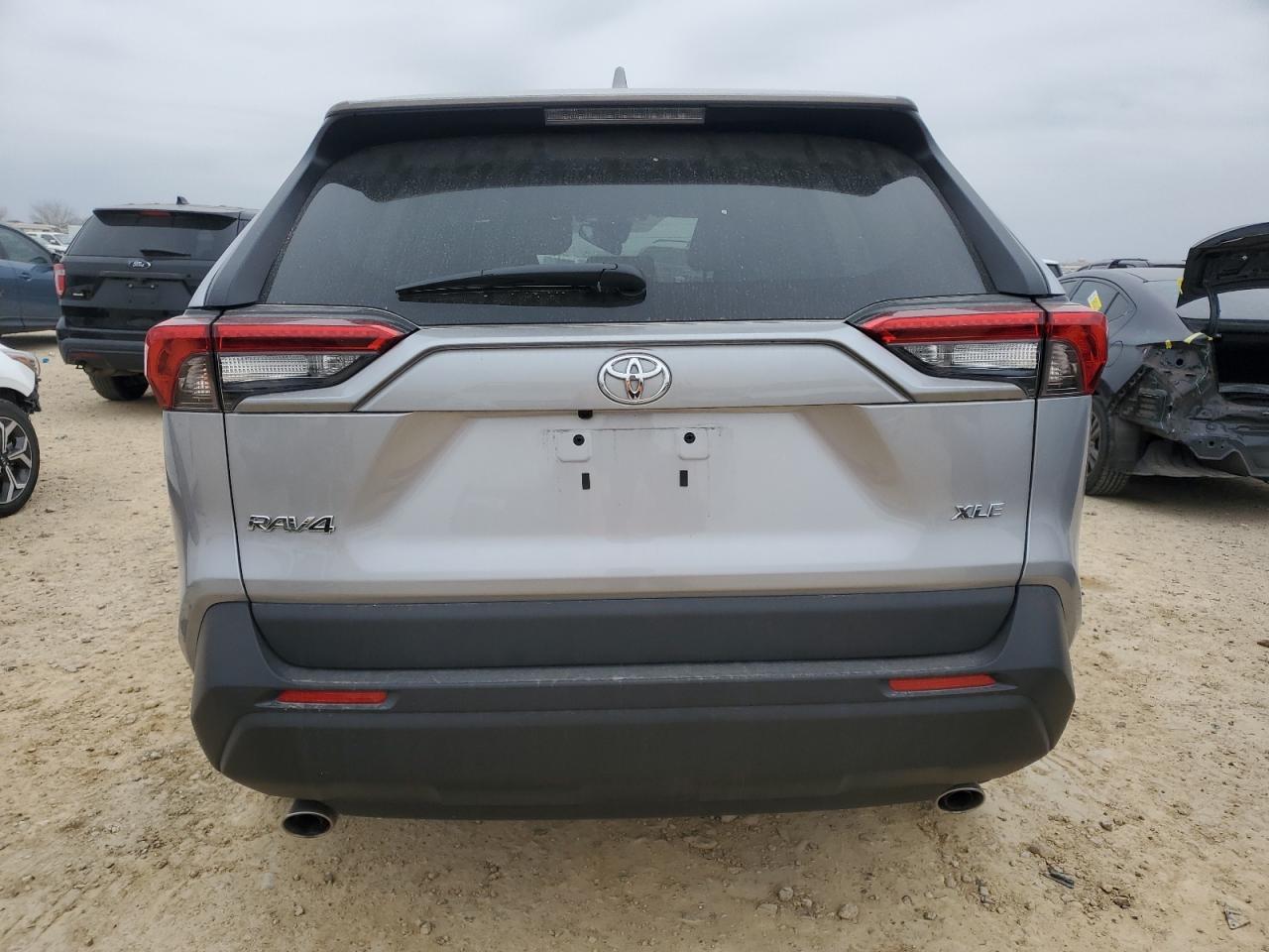 2022 Toyota RAV 4 - Image 6
