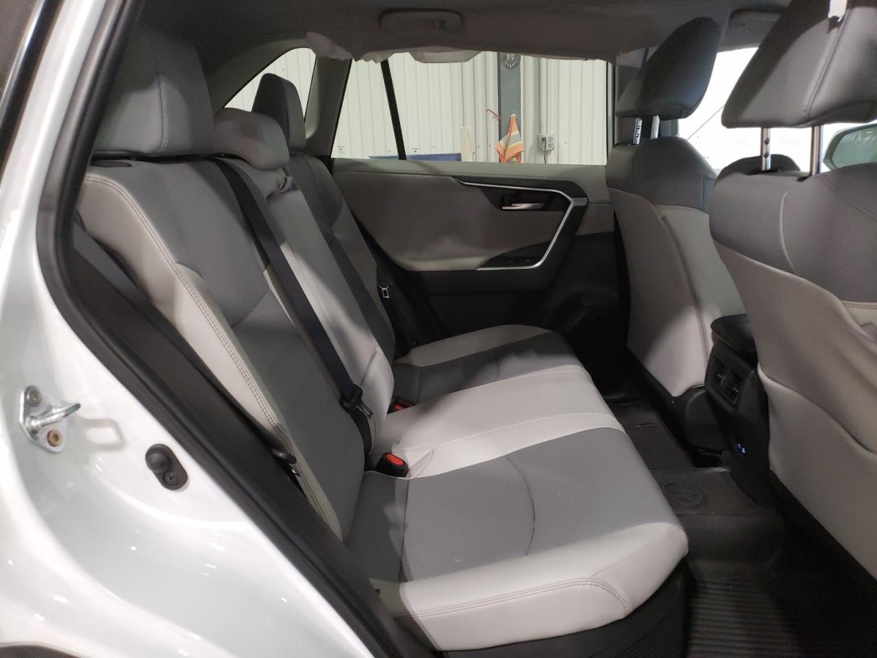 2024 Toyota RAV 4 - Image 12