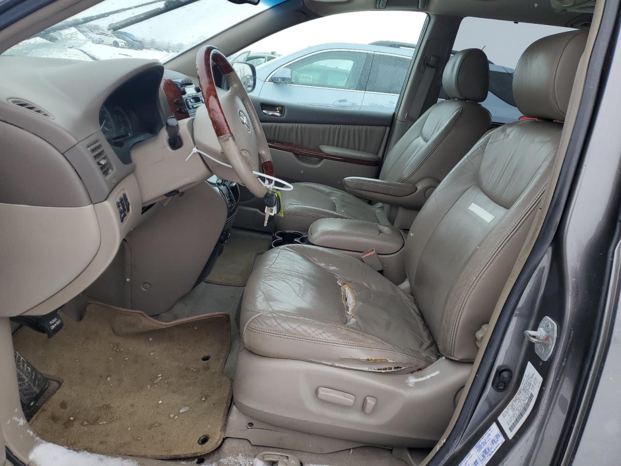 2004 Toyota Sienna - Image 7