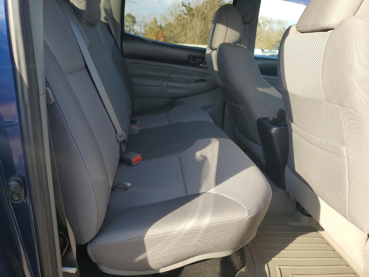 2015 Toyota Tacoma - Image 10