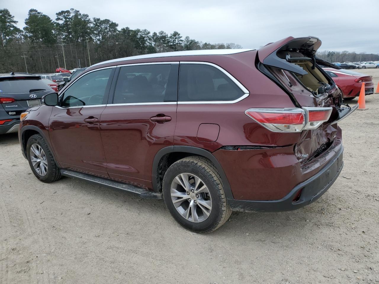 2015 Toyota Highlander - Image 2