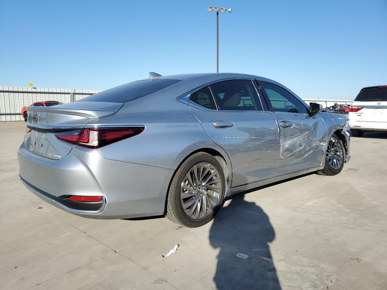 2024 Lexus ES - Image 3