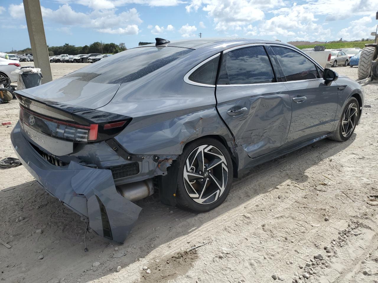 2024 Hyundai Sonata - Image 3