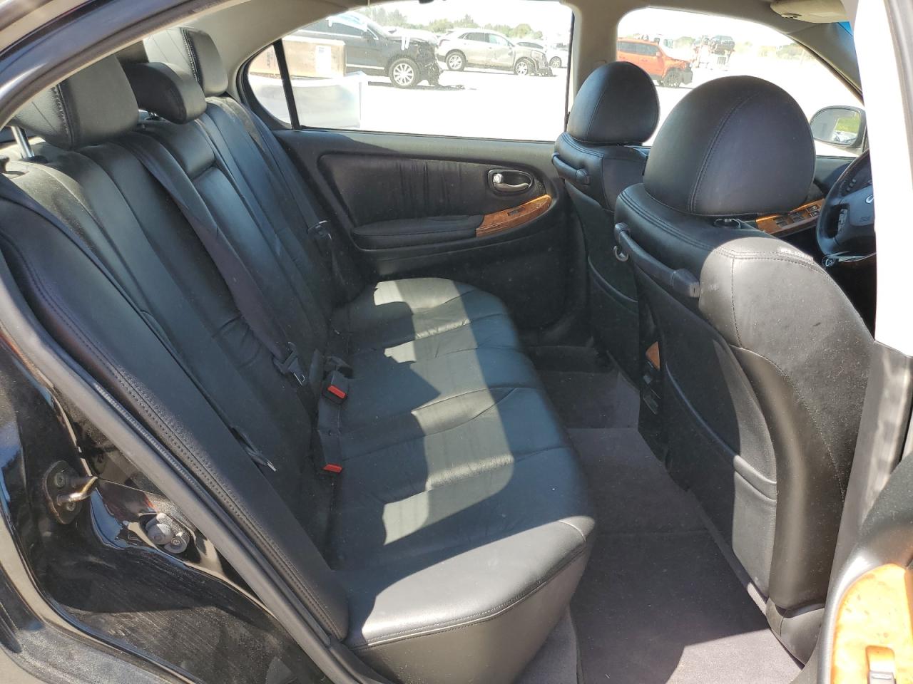 2003 Infiniti I - Image 10
