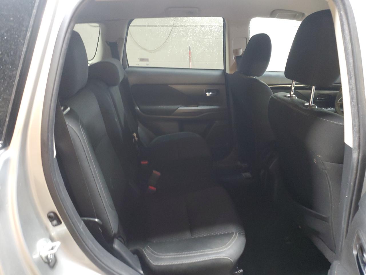 2019 Mitsubishi Outlander - Image 11